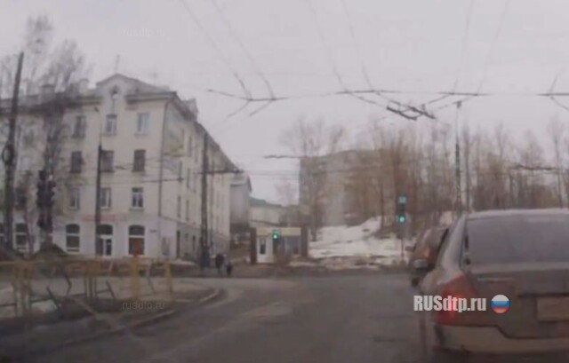 Сбил женщину с ребенком 