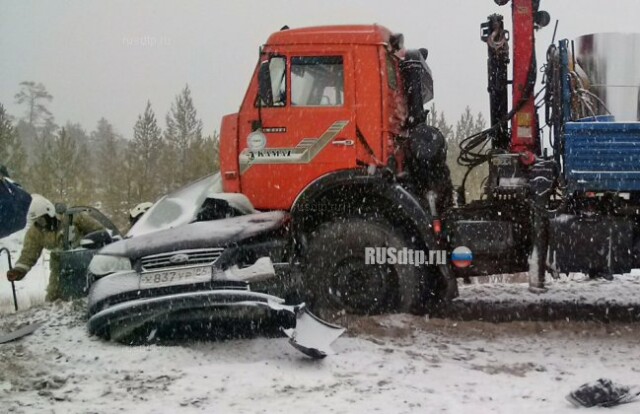Первые жертвы зимы: под Сургутом в ДТП погибли 5 человек (фото) 