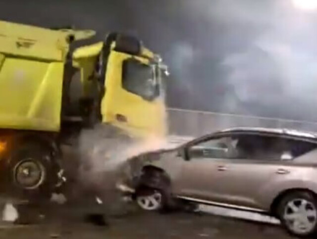 Очевидец снял на видео момент массового ДТП в Подмосковье 