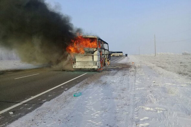 В Казахстане в сгоревшем автобусе погибли более 50 человек 