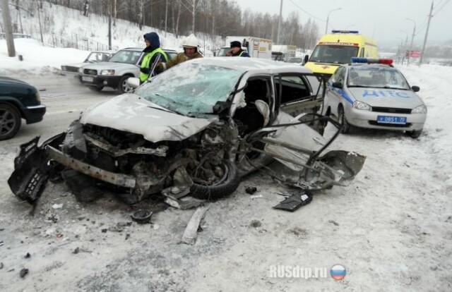 В Томске возле ТЦ «Метро» в ДТП погиб водитель «Тойоты» 