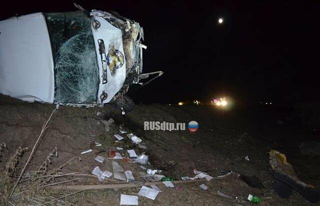 Трое погибли при столкновении микроавтобуса с двумя авто в Иркутской области 