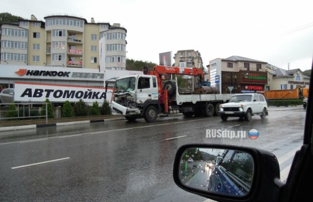 Четыре автомобиля столкнулись на Батумском шоссе в Сочи 