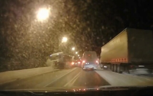 ДТП под Переславлем: водитель внедорожника выехал на встречную полосу 