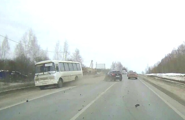 «Вырулил на встречную»: момент ДТП в Нижегородской области попал в объектив видеорегистратора 