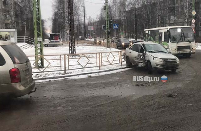 В Петрозаводске девушка пострадала в ДТП на улице Репникова 