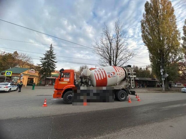 Две женщины попали под колеса бетономешалки в Кисловодске 