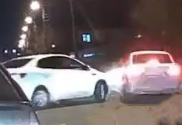 Не убедился в безопасности маневра: «Лада» и иномарка столкнулись на перекрестке в Пензе