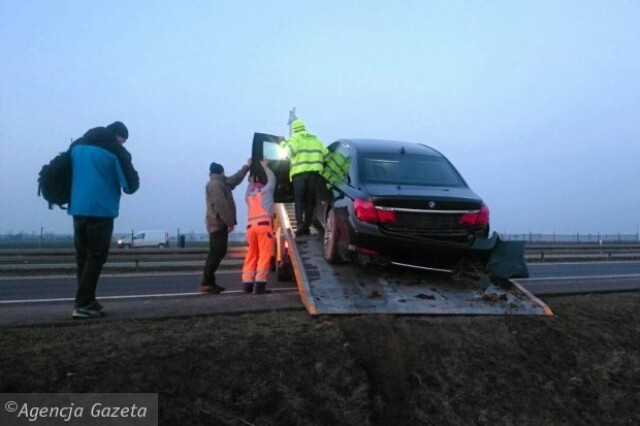 Видеорегистратор запечатлел момент ДТП с участием автомобиля президента Польши 