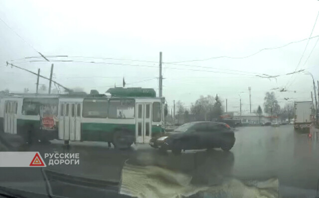 ДТП в Иванове на перекрестке с круговым движением