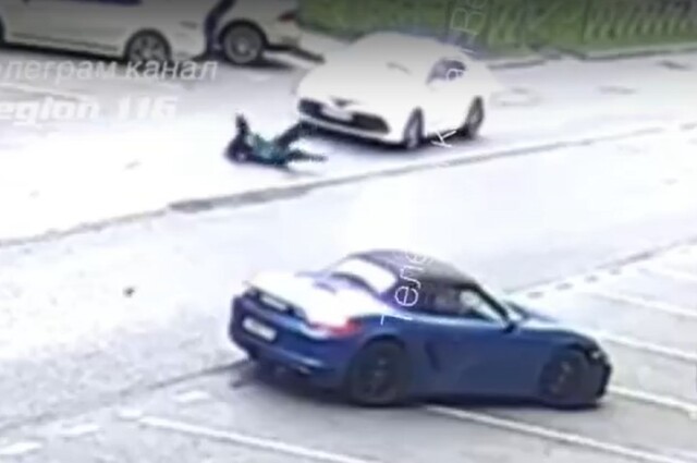 В Казани девушка перебегала дорогу и попала под колеса автомобиля