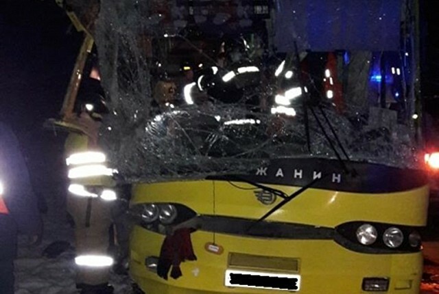 В Карелии автобус столкнулся с двумя автомобилями 