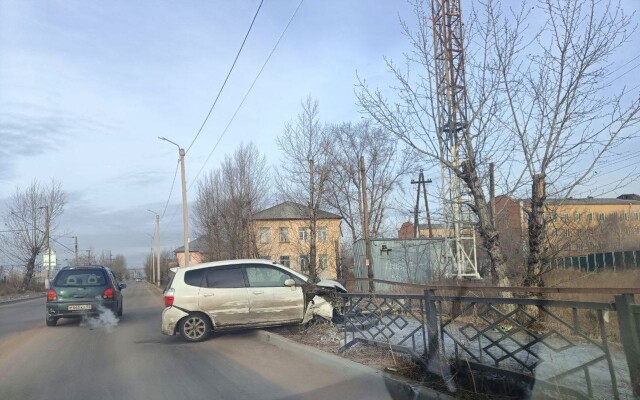 В Улан-Удэ 16-летний подросток угнал машину, попал в ДТП и сбил ребенка на остановке 
