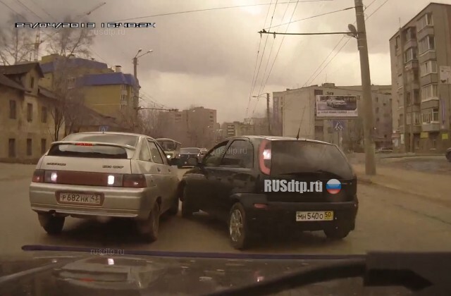 Подрезал справа 