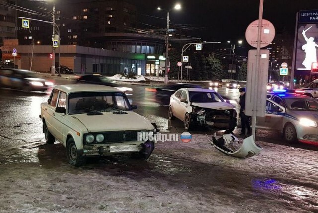 Момент ДТП на проспекте Жукова в Волгограде 