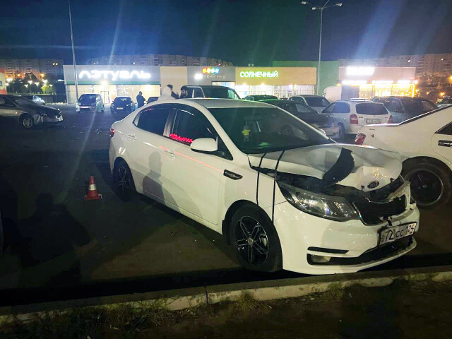 В Красноярске пьяный подросток разбил 10 машин на парковке торгового центра 