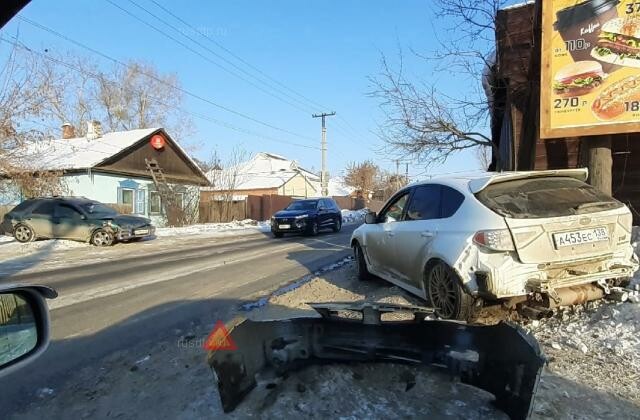 Subaru сбил женщину в Иркутске на улице Дорожной 