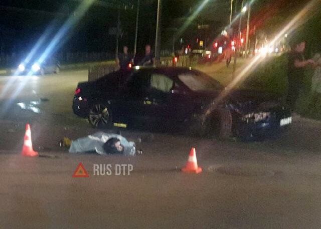 Парень с девушкой разбились на мотоцикле в Нижнем Новгороде 