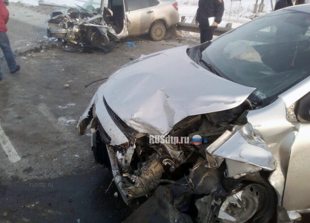 В Тюменской области пьяный водитель врезался в машину с семьей 