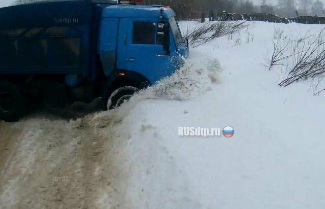 Видеокадры столкновения двух большегрузов на трассе в Курской области