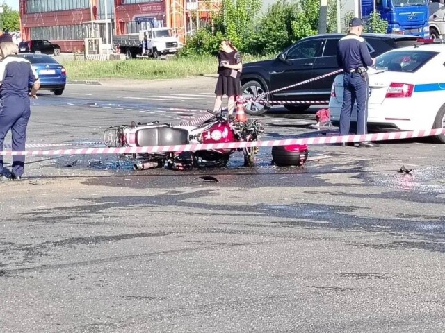 В Челябинске мотоциклист проехал на красный и погиб в ДТП 