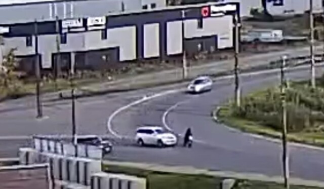 Автомобиль сбил мотоциклиста при въезде на кольцо в Вологде