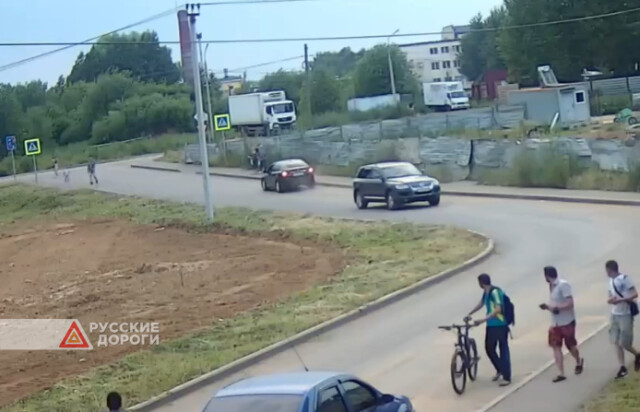 Водители не поделили дорогу в Ярославле и подрались
