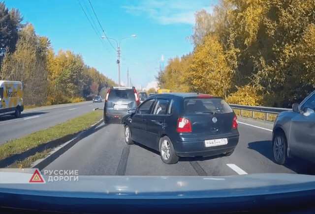 «Шашечник» на BMW спровоцировал аварию на Приморском шоссе в Санкт-Петербурге