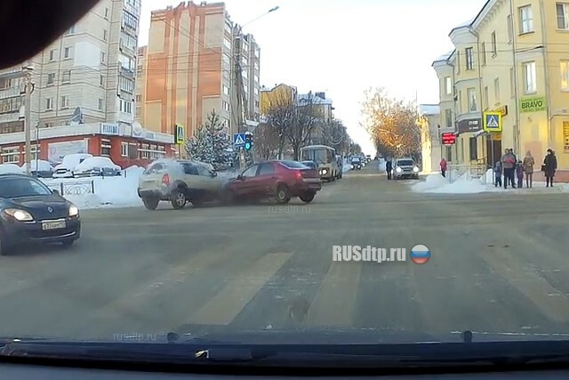 Столкновение на перекрестке в Костроме