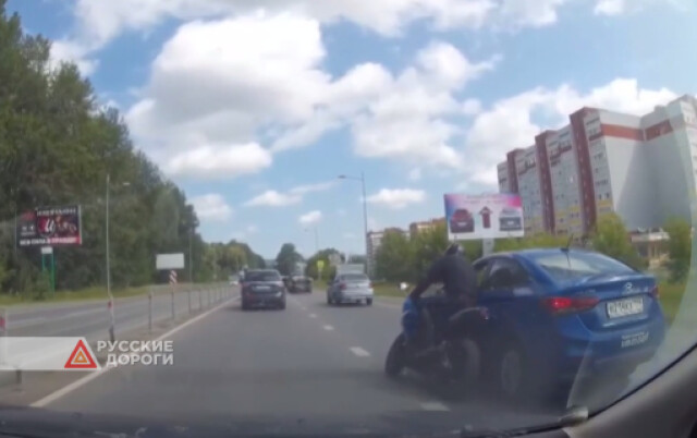 Мотоциклист притерся автомобилю в Ижевске