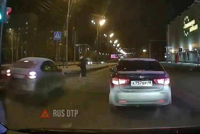 Момент наезда на пешехода в Ижевске. ВИДЕО