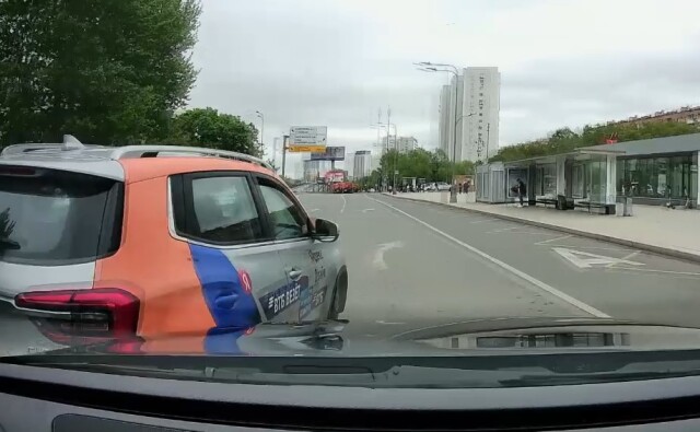 «Ехал и никого не трогал»: каршеринговый автомобиль устроил ДТП и скрылся