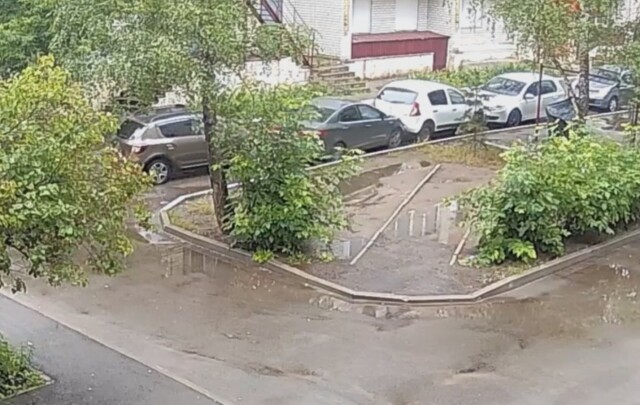 В Александрове женщина устроила массовое ДТП во дворе
