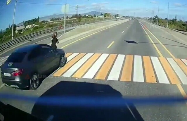 В Дагестане легковой автомобиль сбил девушку, переходившую дорогу по пешеходному переходу