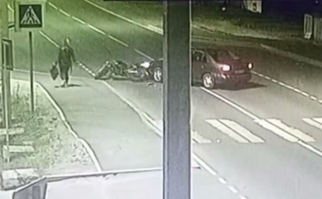 У юного мотоциклиста не было водительских прав: мотоцикл и автомобиль столкнулись в Иркутской области
