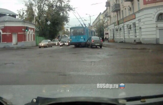 Троллейбусы под ногами… 