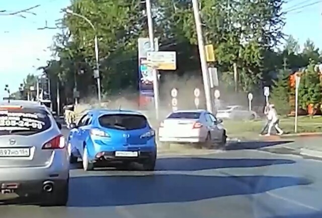 Автомобиль перевернулся в результате ДТП в Новосибирске 