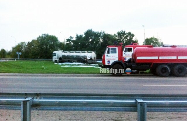 Восемь тонн взрывоопасного стирола разлилось на трассе М-4 «Дон» в результате ДТП 