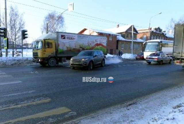 Таксист погиб в ДТП по вине дальнобойщика на трассе М-7 в Покрове 