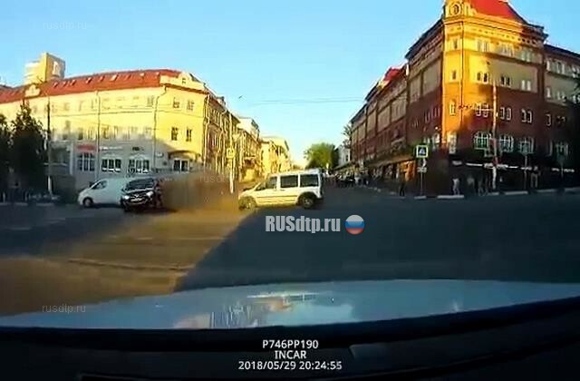 Три автомобиля столкнулись на перекрестке в Подольске
