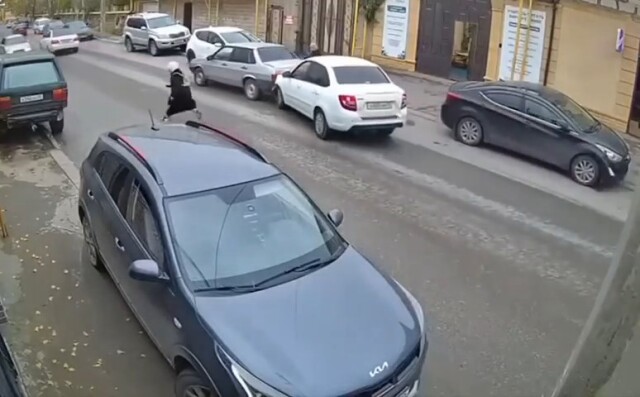 В Каспийске девочка выбежала на дорогу и спровоцировала ДТП