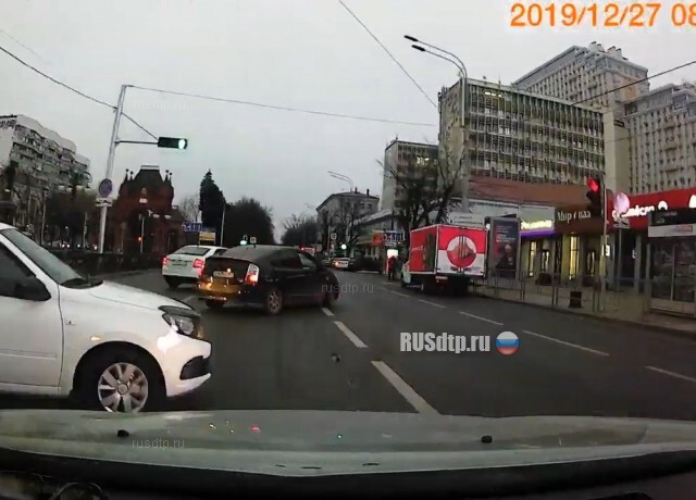 Массовое сумасшествие на перекрестке (с)