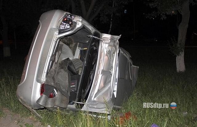 Пьяный водитель врезался в дерево в Челябинске. Погибли 2 человека 