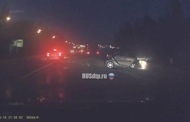 SMART налетел на ограждение на Минском шоссе