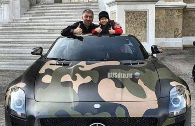 8-летнему сыну Кадырова на день рожденья подарили шикарный Mercedes 
