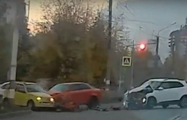 Массовая авария произошла на проспекте Циолковского в Дзержинске