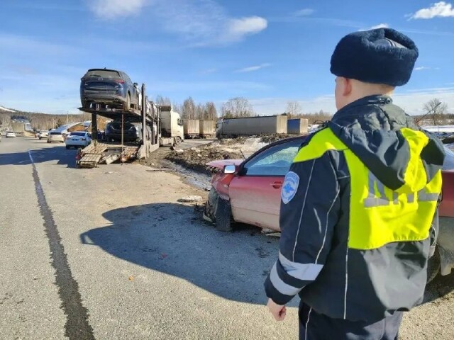Три человека пострадали в ДТП в Свердловской области 