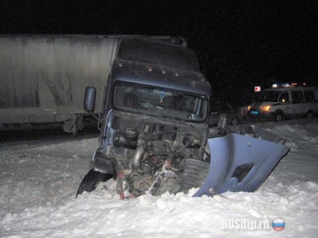 Mitsubishi Pajero протаранил фуру 