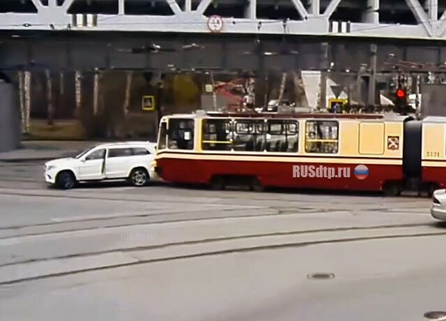 ДТП с трамваем в Петербурге