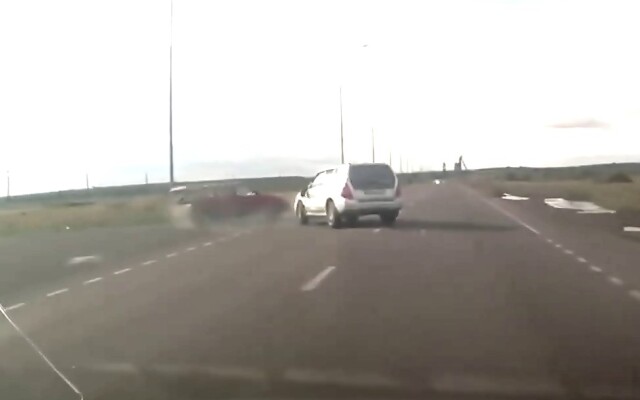 Авария в Караганде: включил поворотник вправо, а сам решил повернуть налево
